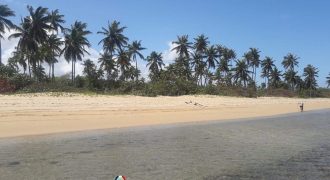 Great opportunity with this amazing plot of land with 440 linear meters of beach.